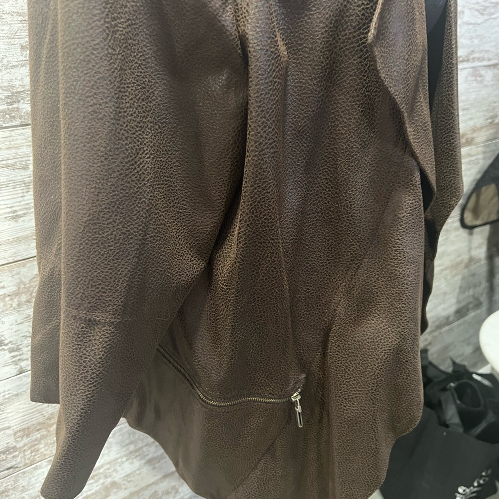 Quarter sleeve light Brown jacket.